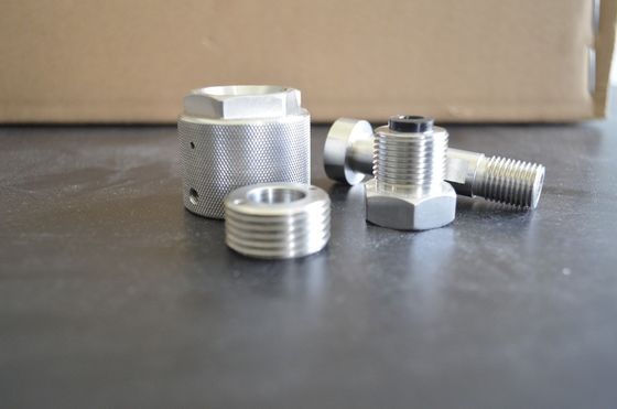 M20 * 1.5 Maschio a altre dimensioni Comparatore di pressione Adaptatore di filo con supporto personalizzato