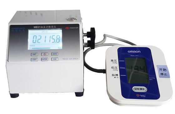 Calibratore di precisione di sfigmomanometro ME01 con supporto OEM con intervallo di pressione di 0,4 bar