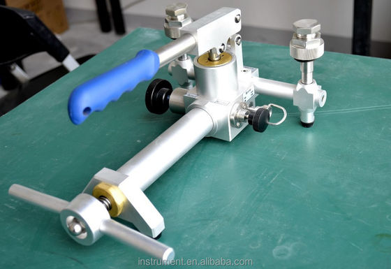 Pompa manuale di calibrazione del manometro HS703 personalizzata e versatile -0,95-60 bar