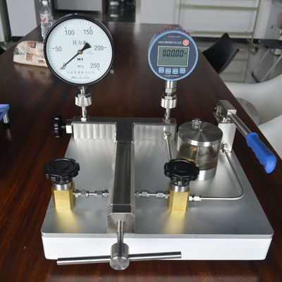 25 Pompa manuale compatibile con l'olio di trasformatore di 2500 bar per applicazioni ad alta pressione