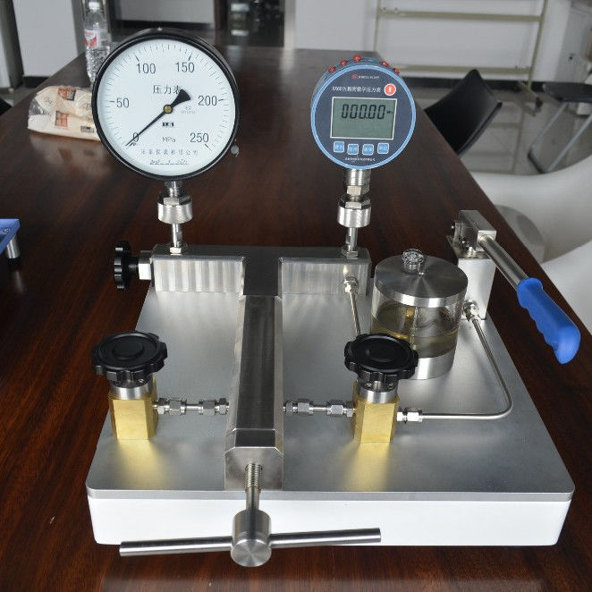 25 Pompa manuale compatibile con l'olio di trasformatore di 2500 bar per applicazioni ad alta pressione