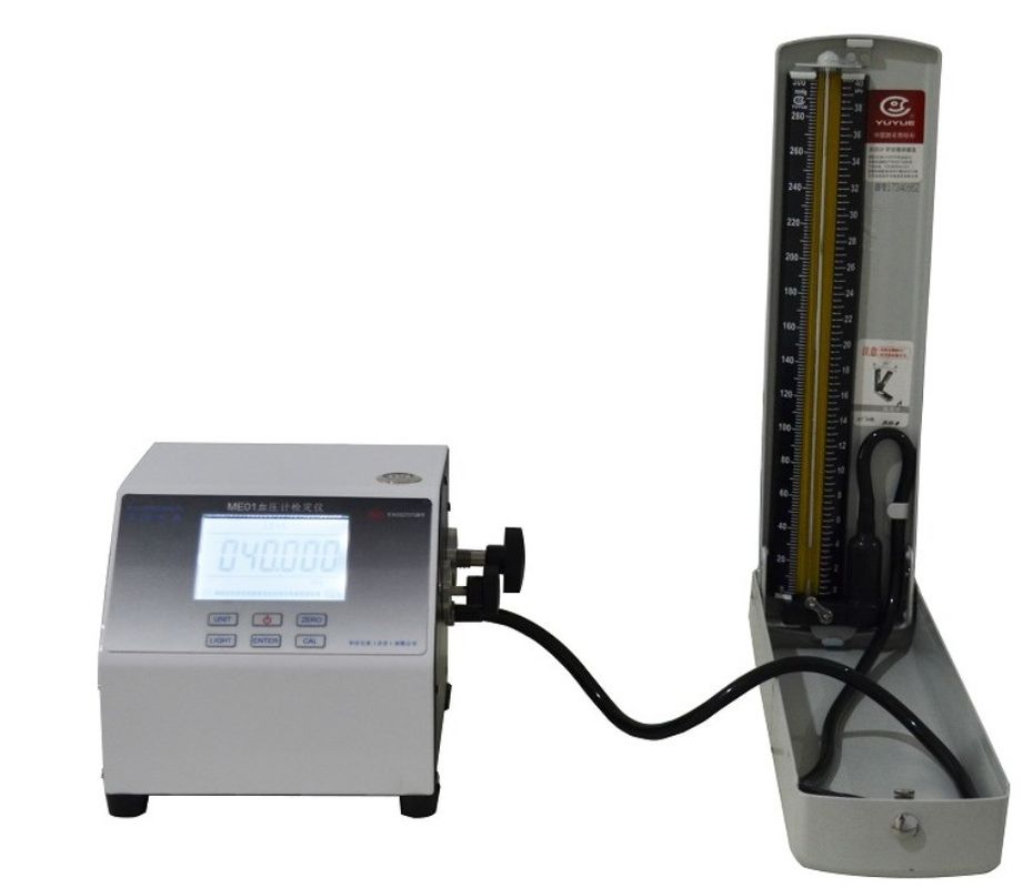 5 cifre Display Calibratore medicale della pressione sanguigna progettato per la gamma di pressione 0-40 kPa
